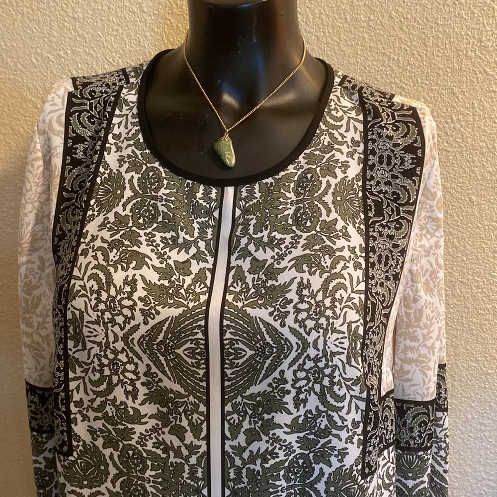Beautifully Design Floral Blocked Pattern Blouse